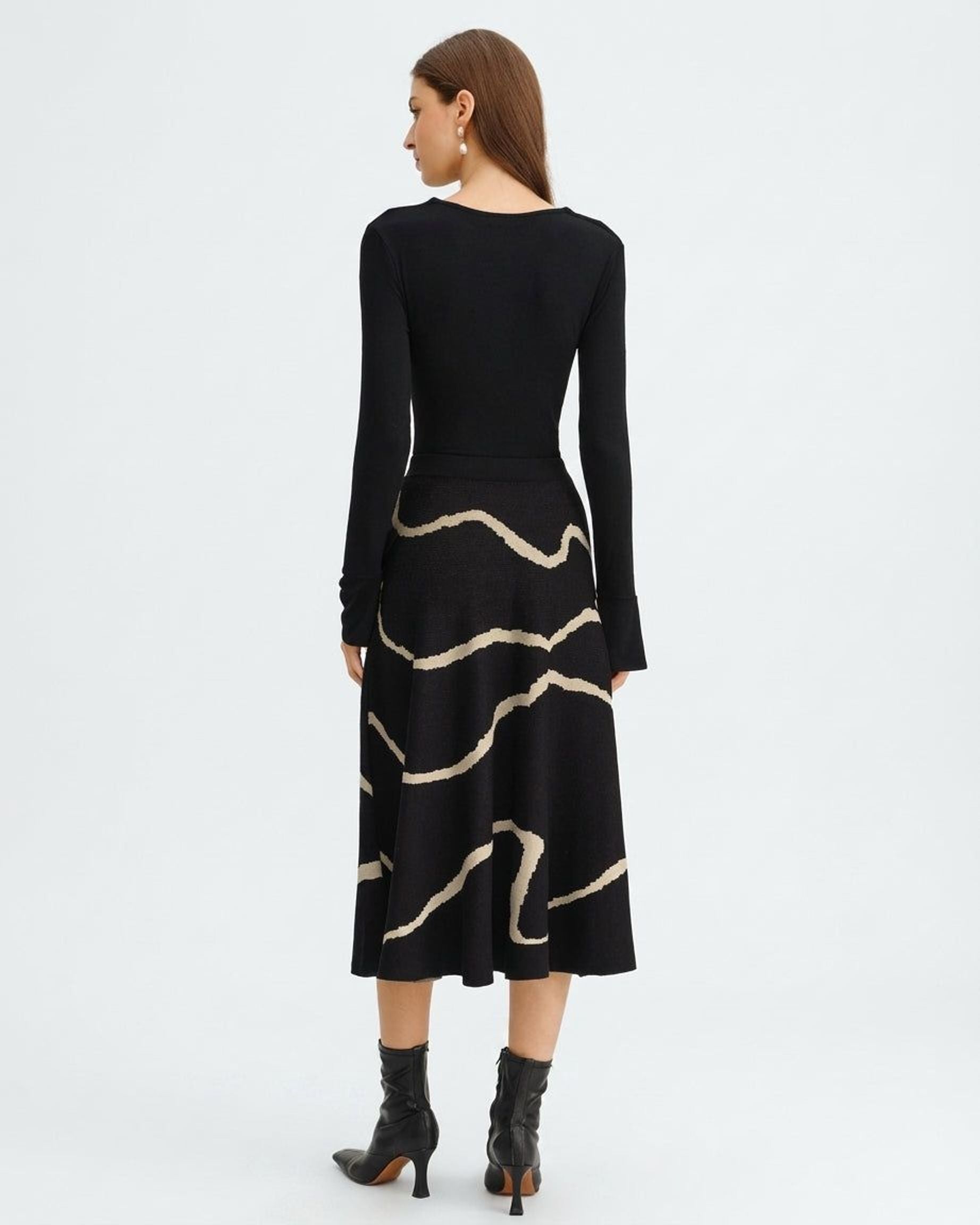 Clara Veld | Women's Textured Midi Skirt in Black