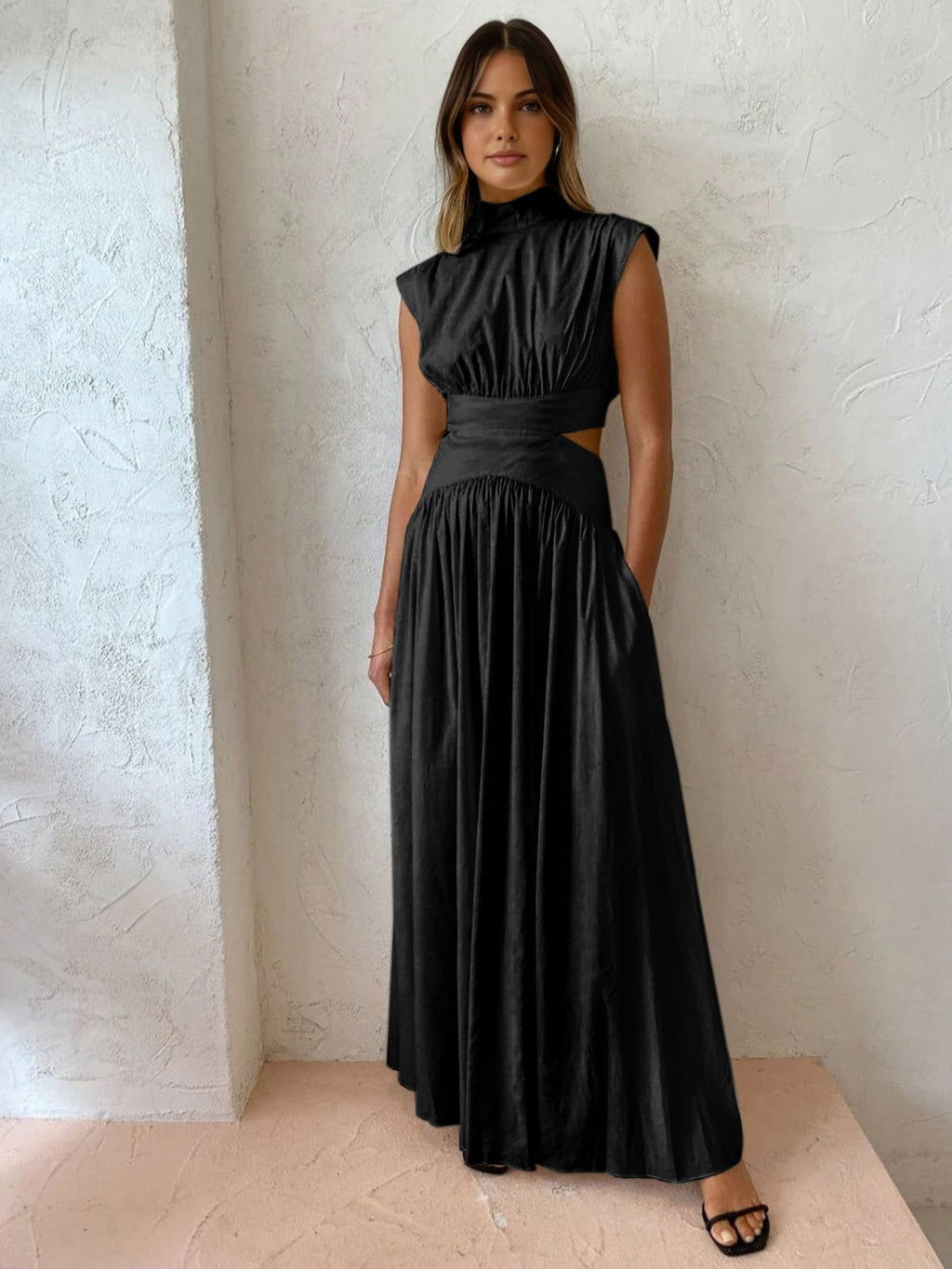 Clara Voss | Women's Sleeveless Maxi Dress with Pockets